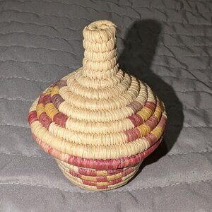 $3 with Bundle ~ Woven Grass Basket Domed Lid Trinket Box 6344